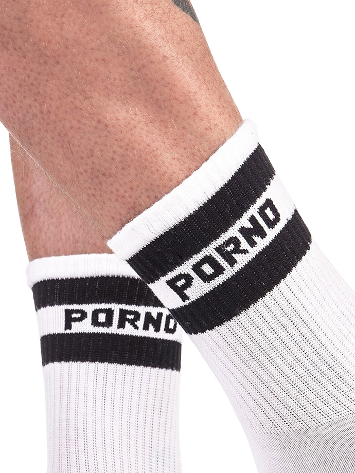 https://www.poppers-italia.com/images/product_images/popup_images/91723-fetish-half-socks-porno-white-black-barcode-berlin__1.jpg