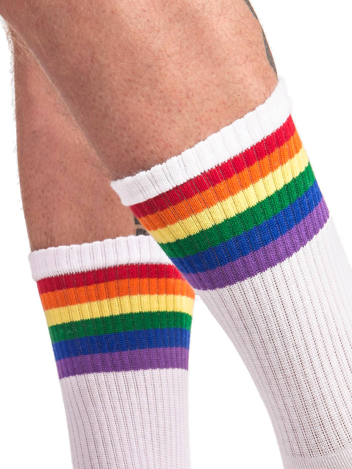 https://www.poppers-italia.com/images/product_images/popup_images/barcode-berlin-rainbow-socks-mid-high__1.jpg