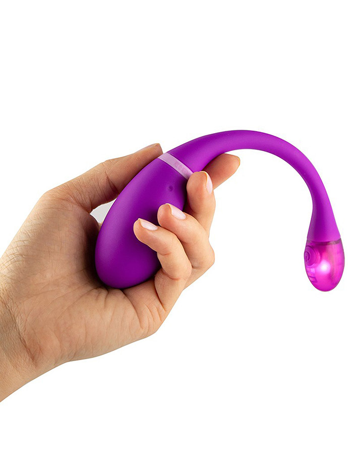 https://www.poppers-italia.com/images/product_images/popup_images/esca-2-ohmibod-vibrator-kiiro-bluetooth-massager__2.jpg